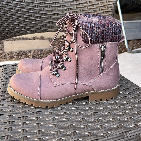 Ladies Mountain Sole Boots - Picture 2 of 10